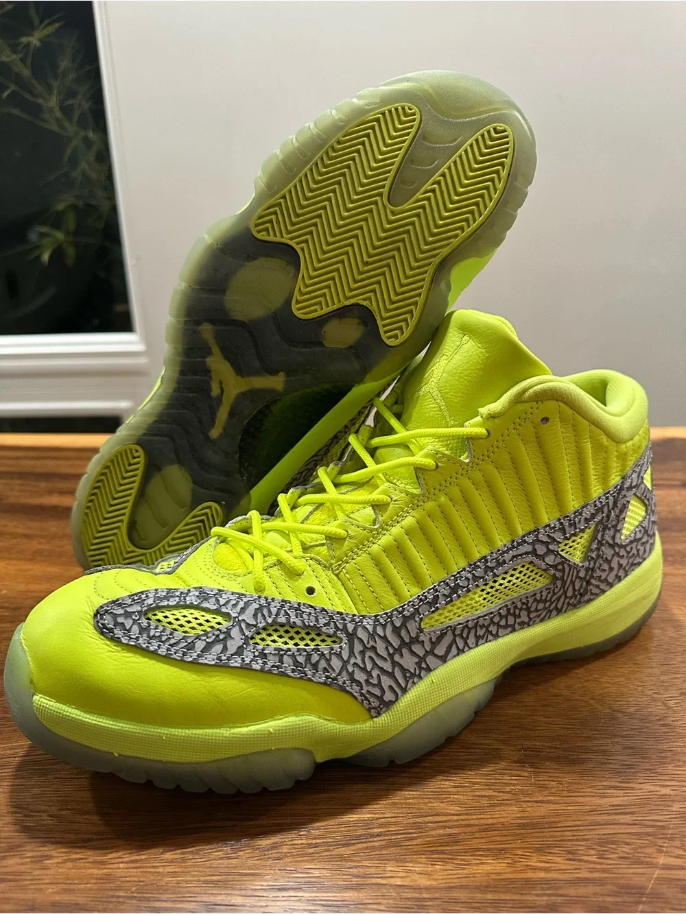 Jordan 11 Retro Low IE ‘Volt’ 919712-700 Men’s Sz 14 Elephant Translucent Pack